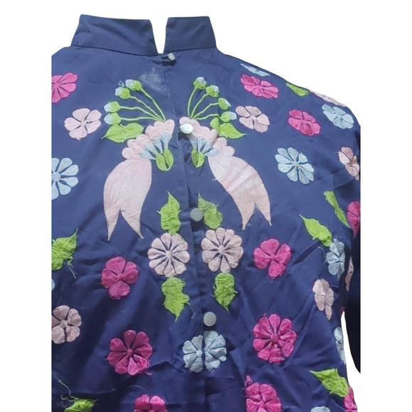 Vintage Caro of Honolulu size 16 Blue blouse with floral embroidery design - Picture 3 of 6